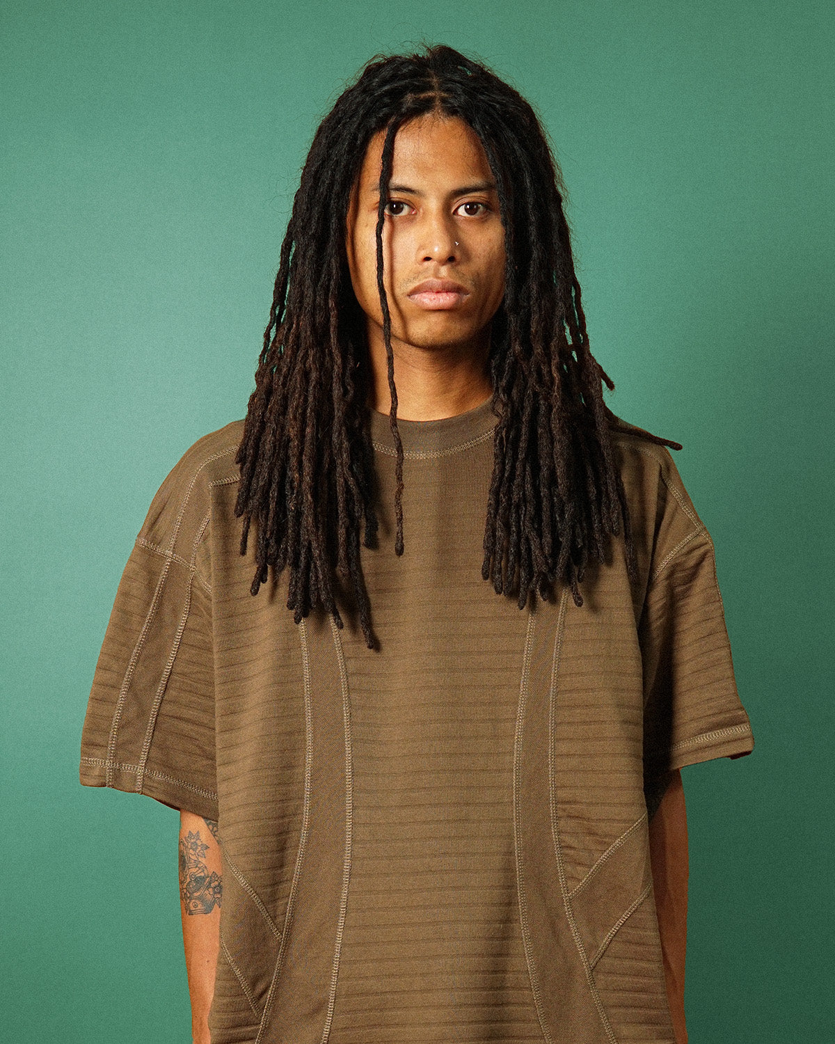 "FLOW" PIQUE TEE IN OLIVE