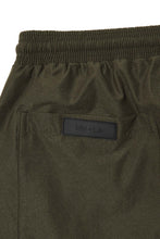 UTILITY SHORTS IN OLIVE