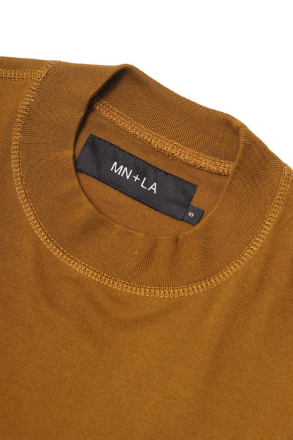 "CROP CIRCLES" MOCK NECK TEE IN RUST