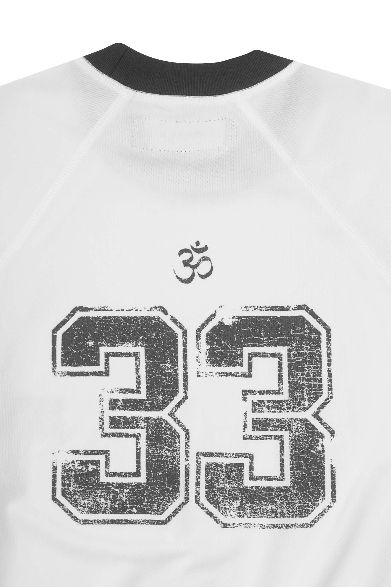 "33" TEE IN WHITE/CHARCOAL GREY
