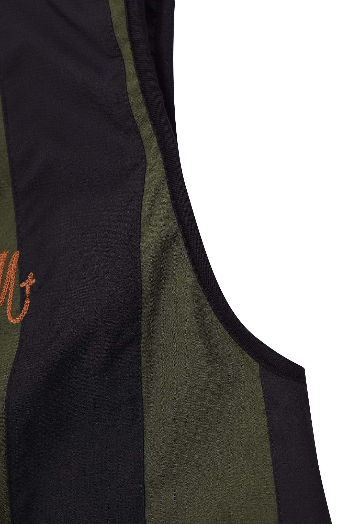NEEDLEWORK VEST IN OLIVE/ANTHRACITE