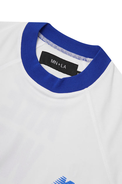 "ARE WE THERE YET?" TEE IN WHITE/ELECTRIC BLUE