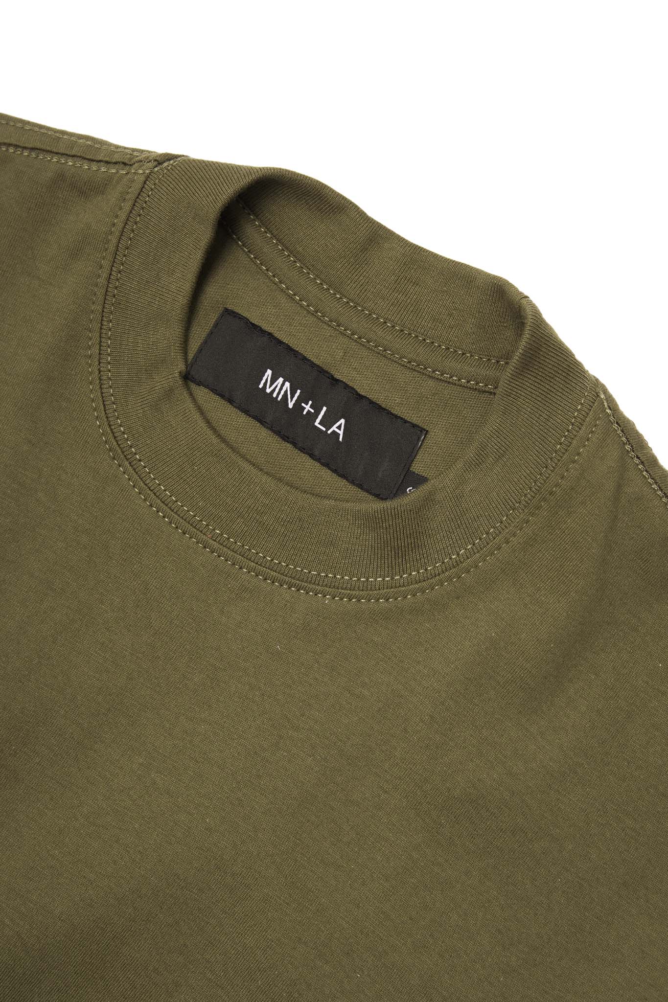 "SAFE TRIP" TEE IN OLIVE
