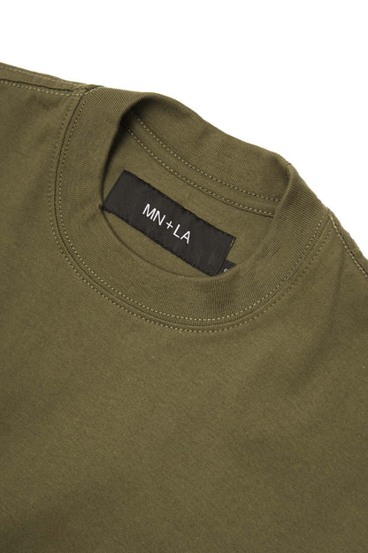 "SAFE TRIP" TEE IN OLIVE