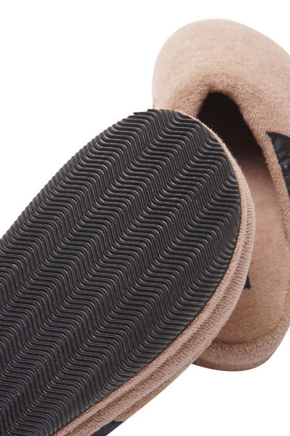 GRIZZLY CLOGS IN CANYON DUST