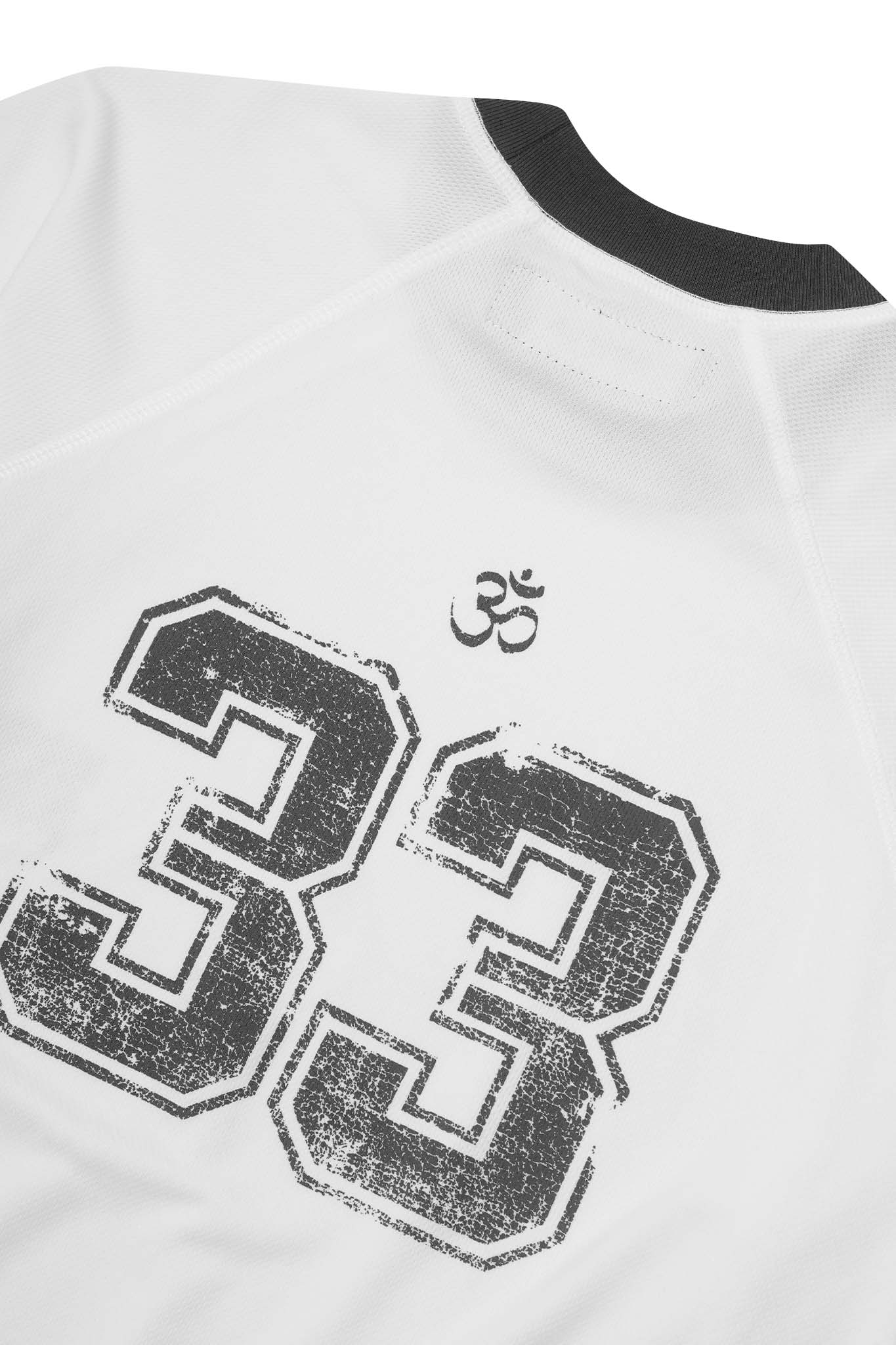 "33" TEE IN WHITE/CHARCOAL GREY