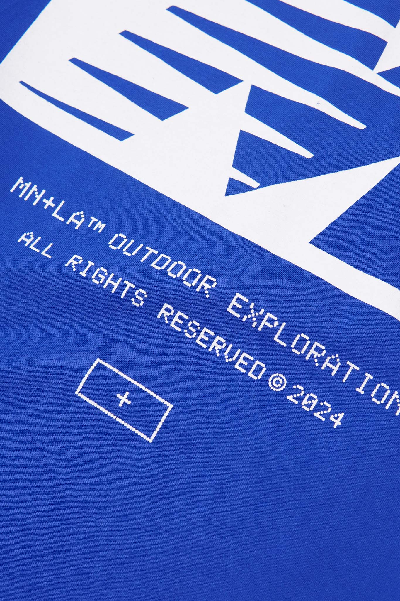 "OUTDOOR EXPLORATION" TEE IN ELECTRIC BLUE
