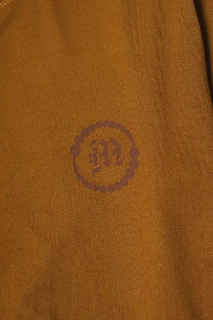 "CROP CIRCLES" MOCK NECK TEE IN RUST
