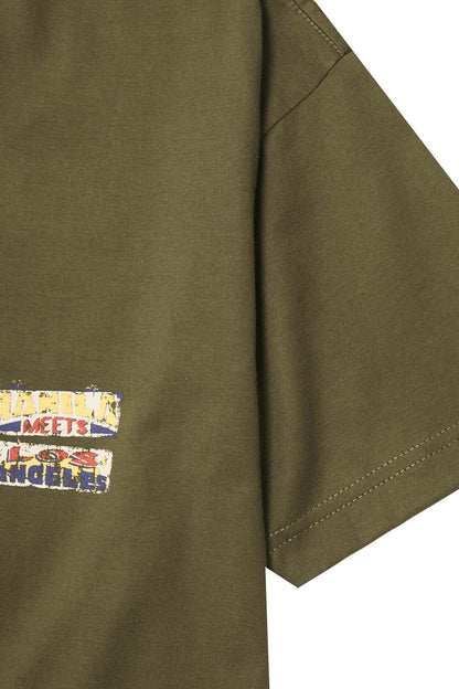 "SAFE TRIP" TEE IN OLIVE