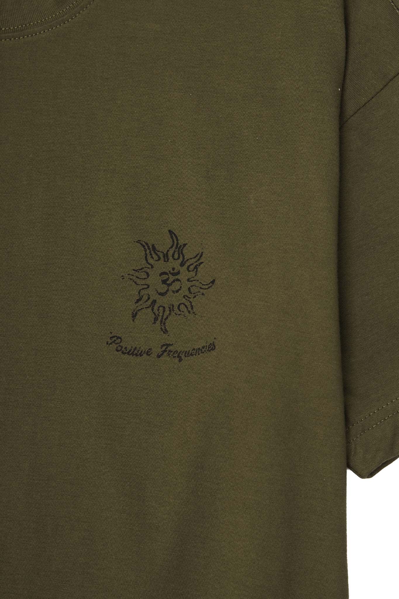 "POSITIVE FREQUENCIES" TEE IN OLIVE