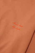 MN+LA™ SCRIPT LOGO TEE IN APRICOT