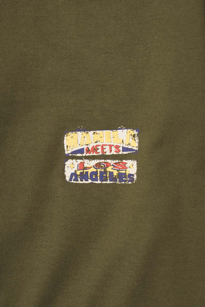 "SAFE TRIP" TEE IN OLIVE