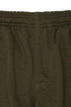 RAW FINISH CROPPED PANTS IN OLIVE