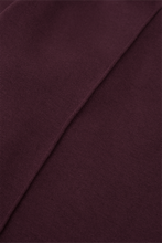 PLEATED WIDE LOUNGE PANTS IN WINE