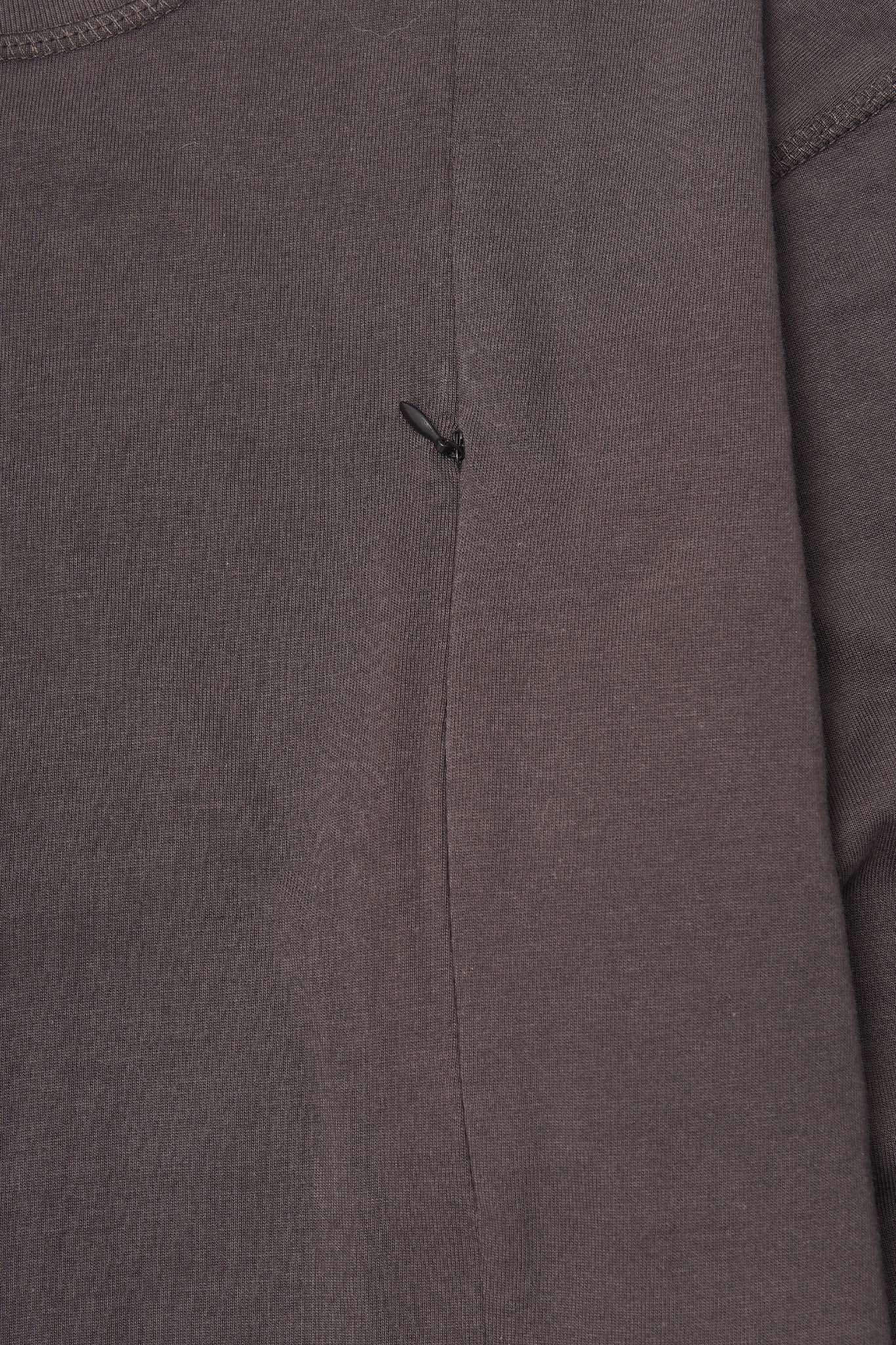 UTILITY LONGSLEEVE TEE IN CHARCOAL GREY