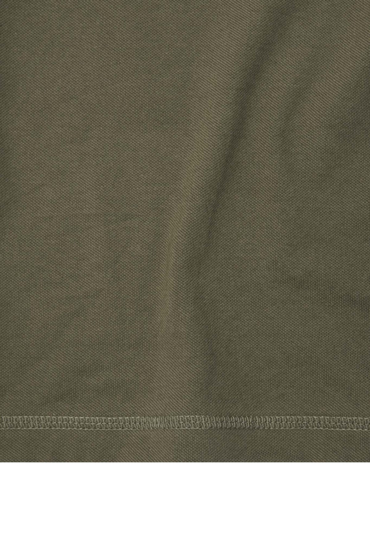 MOTION TEE IN OLIVE