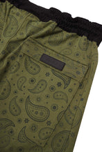 STRIDE SHORTS IN FERN PAISLEY