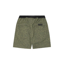 STRIDE SHORTS IN FERN PAISLEY