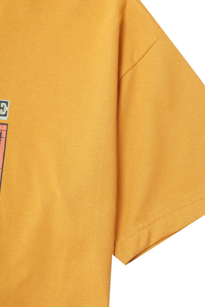 “RED LIGHT” TEE IN MUSTARD