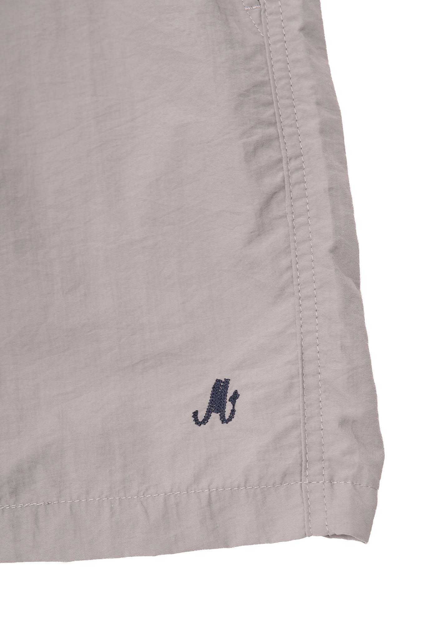 SOLAR SHORTS IN STONE GREY