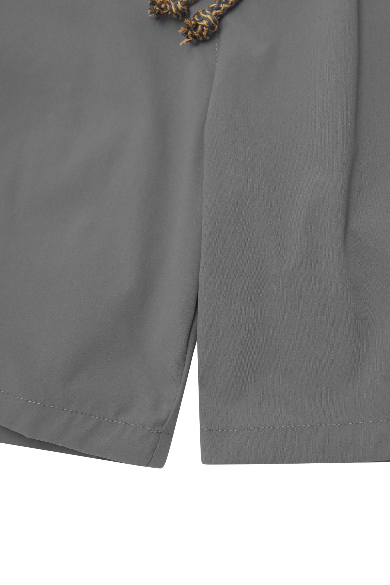 TREK SHORTS IN STONE GREY