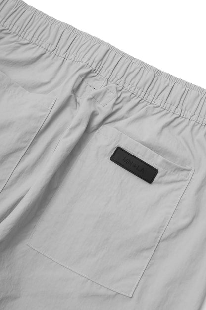"OUTDOOR EXPLORATION" CRUISE SHORTS IN TAUPE