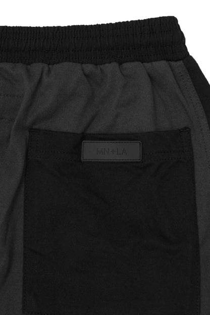 STRIDE SHORTS IN CHARCOAL GREY/CAVIAR