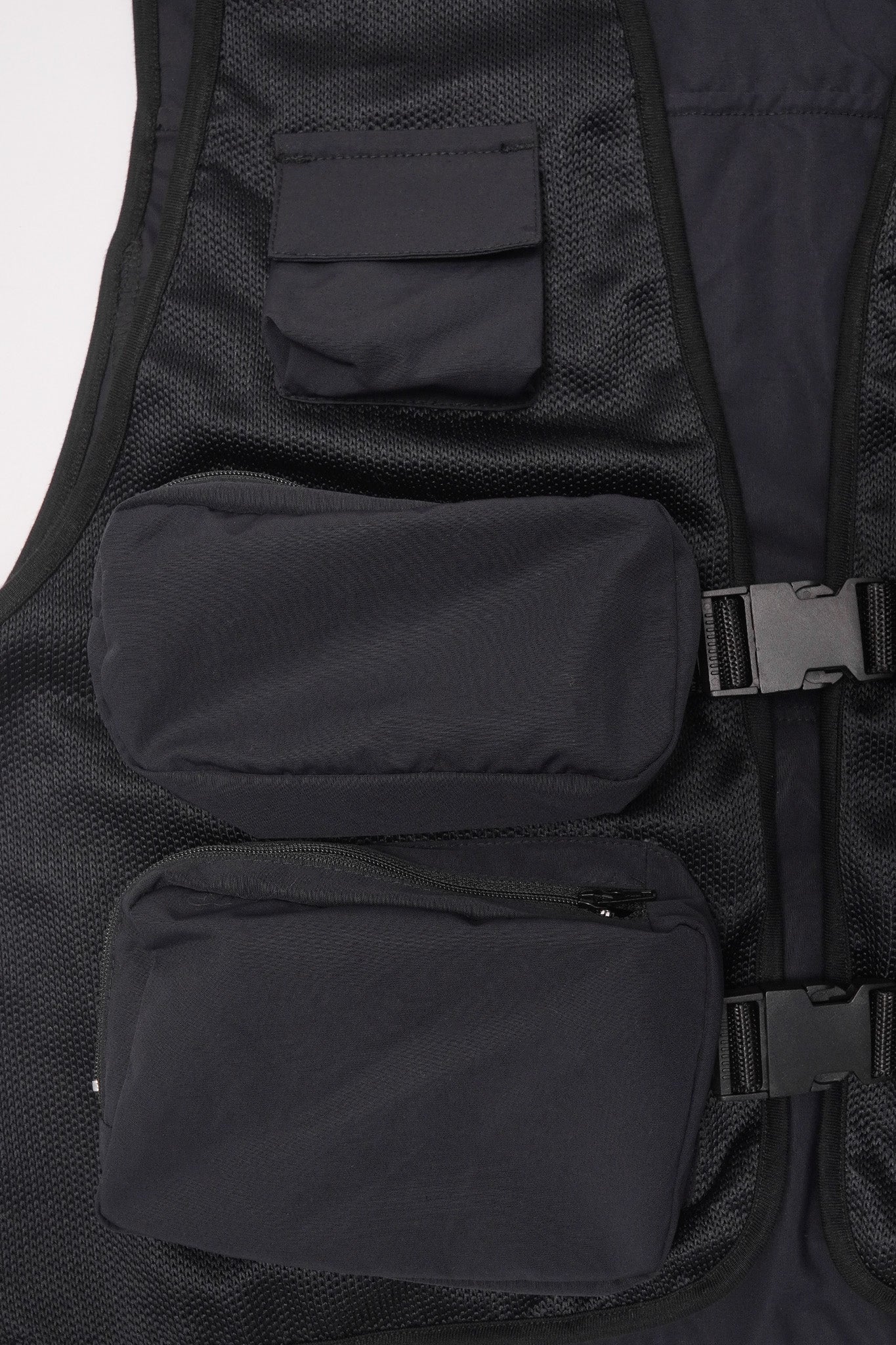 UTILITY VEST IN MIDNIGHT NAVY