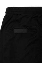 HOME COURT SHORTS IN GRAPHITE