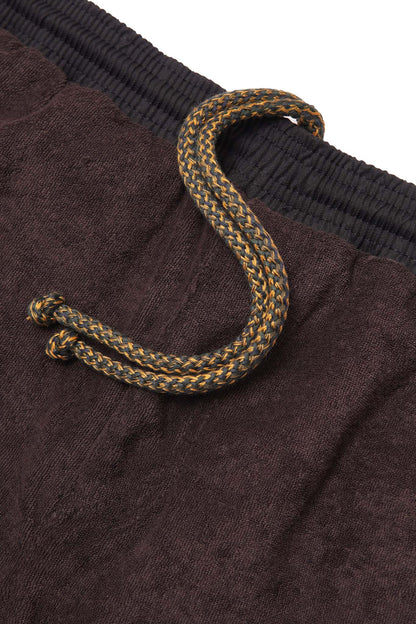 TOWEL STRIDE SHORTS IN CHARCOAL GREY