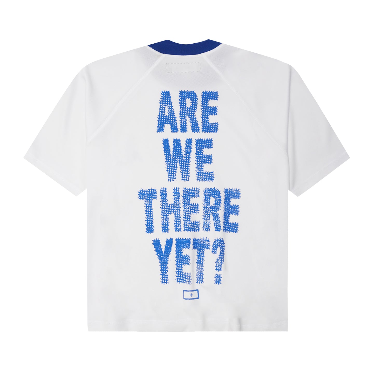 "ARE WE THERE YET?" TEE IN WHITE/ELECTRIC BLUE