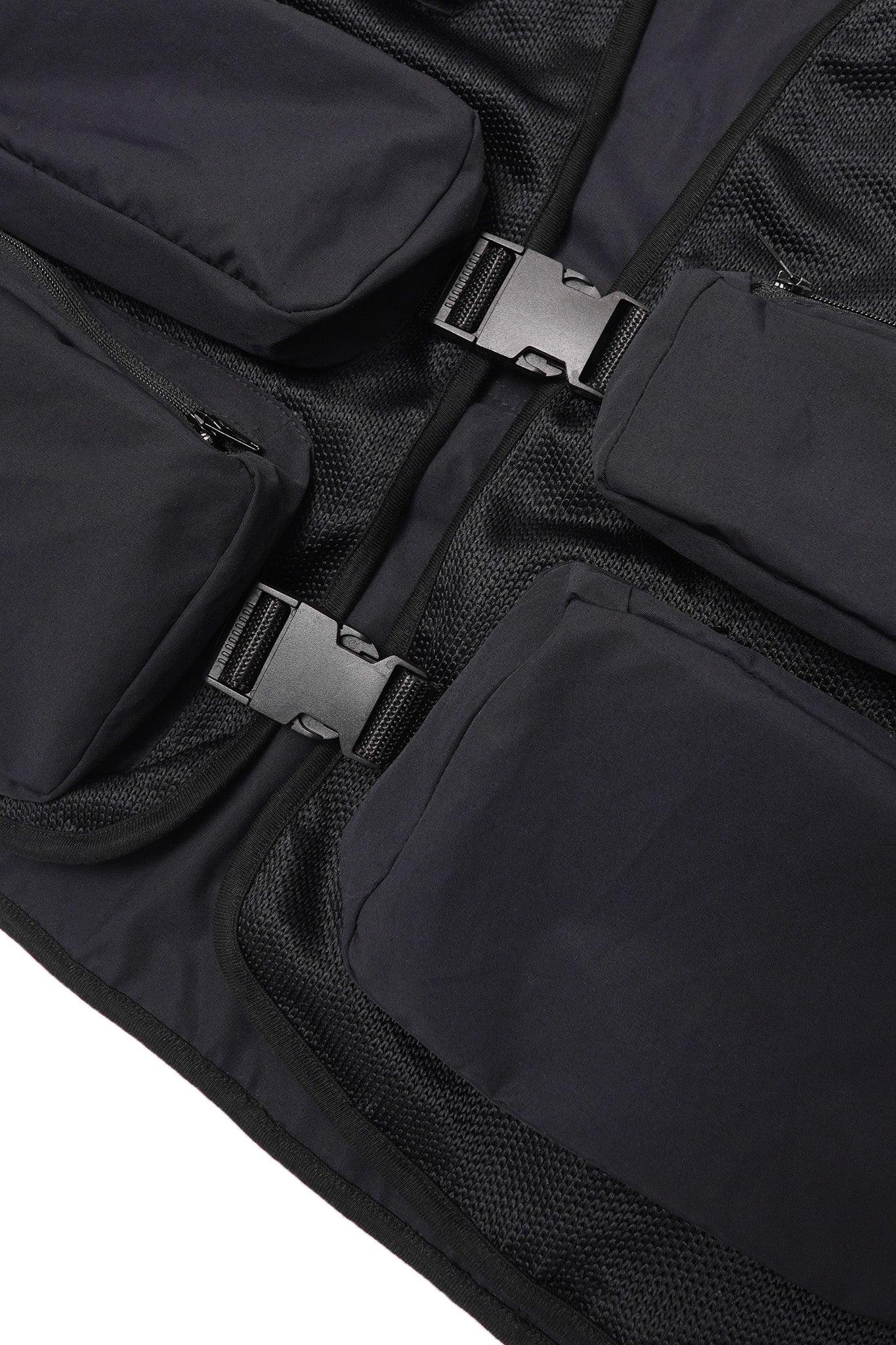 UTILITY VEST IN MIDNIGHT NAVY
