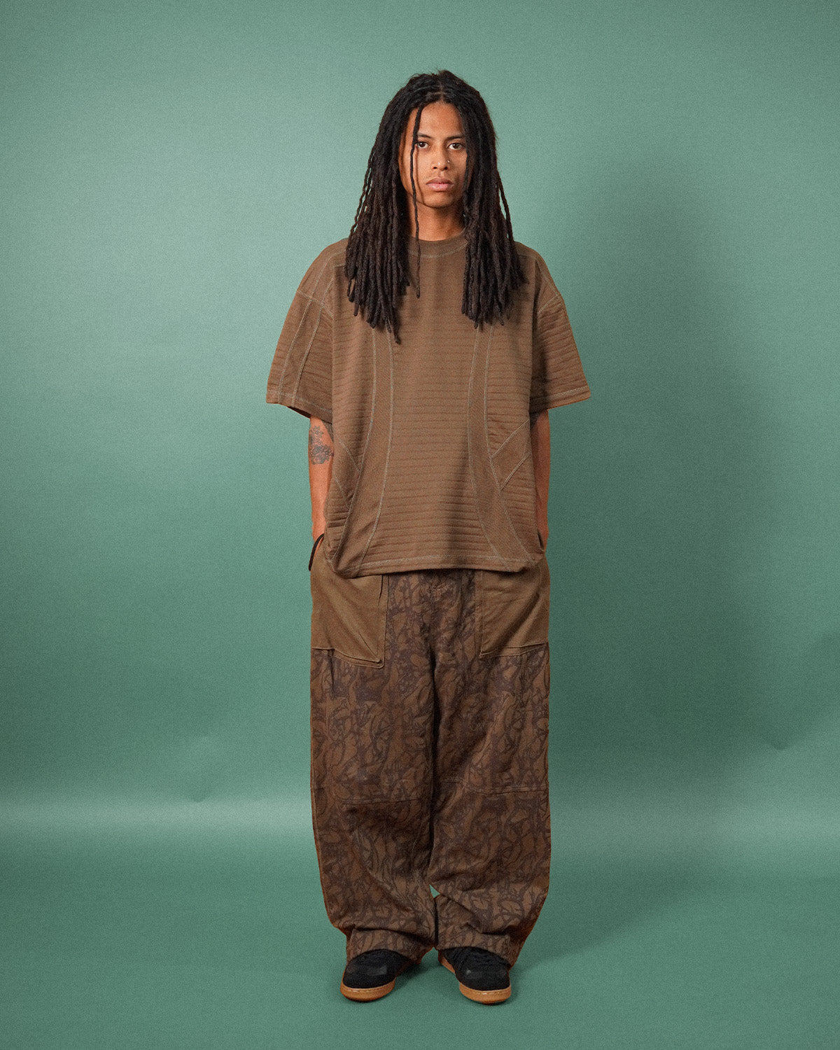 "FLOW" PIQUE TEE IN OLIVE