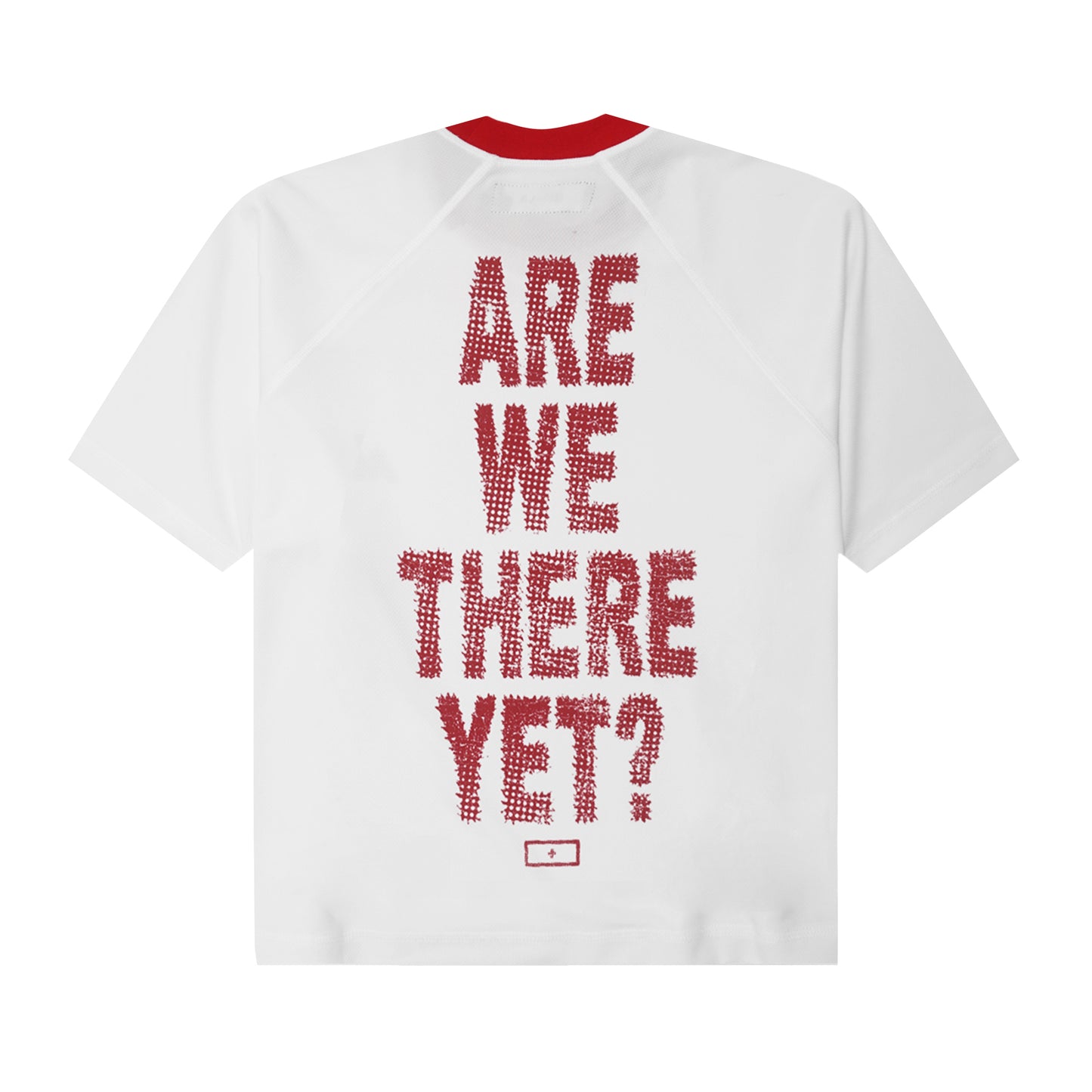 "ARE WE THERE YET?" TEE IN WHITE/RARRI RED