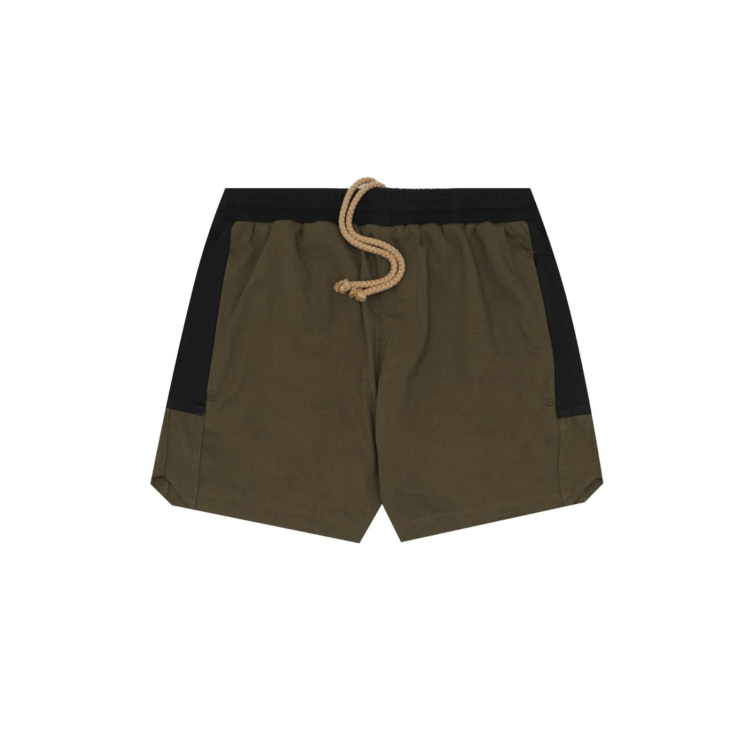 STRIDE SHORTS IN OLIVE/ANTHRACITE