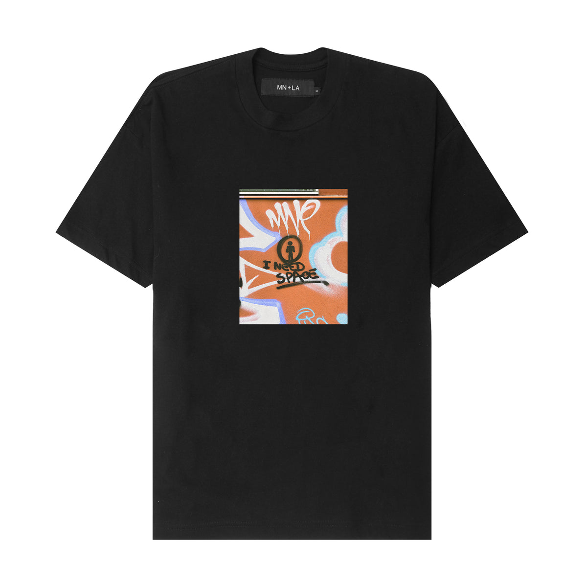 "I NEED SPACE" TEE IN ANTHRACITE