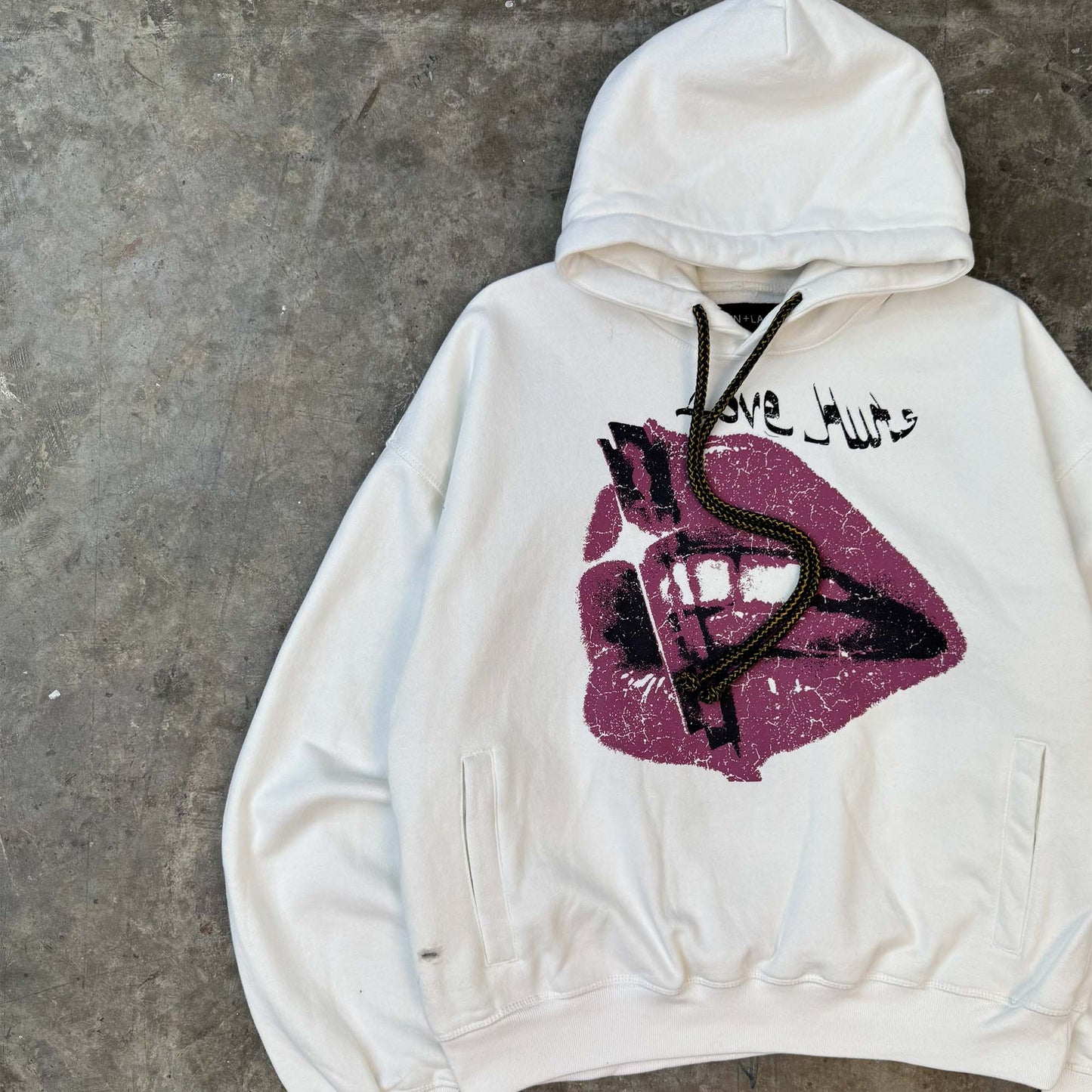 "LOVE HURTS" HOODIE IN WHITE