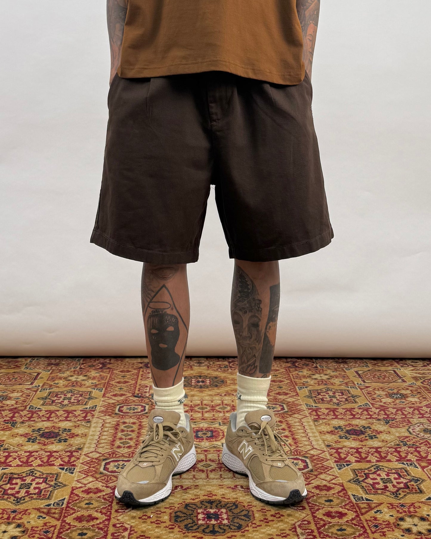 ROAM SHORTS IN UMBER