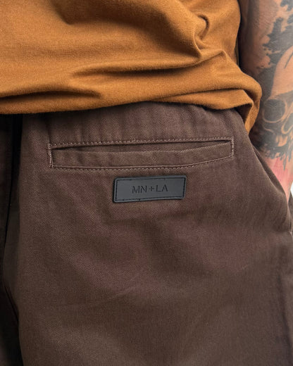 ROAM SHORTS IN UMBER