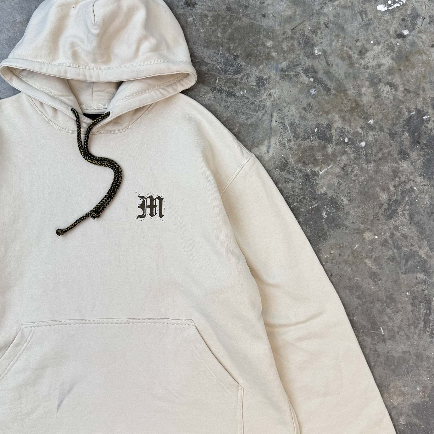 "M'$ SPECKS V2" CUTOFF HOODIE IN OAT