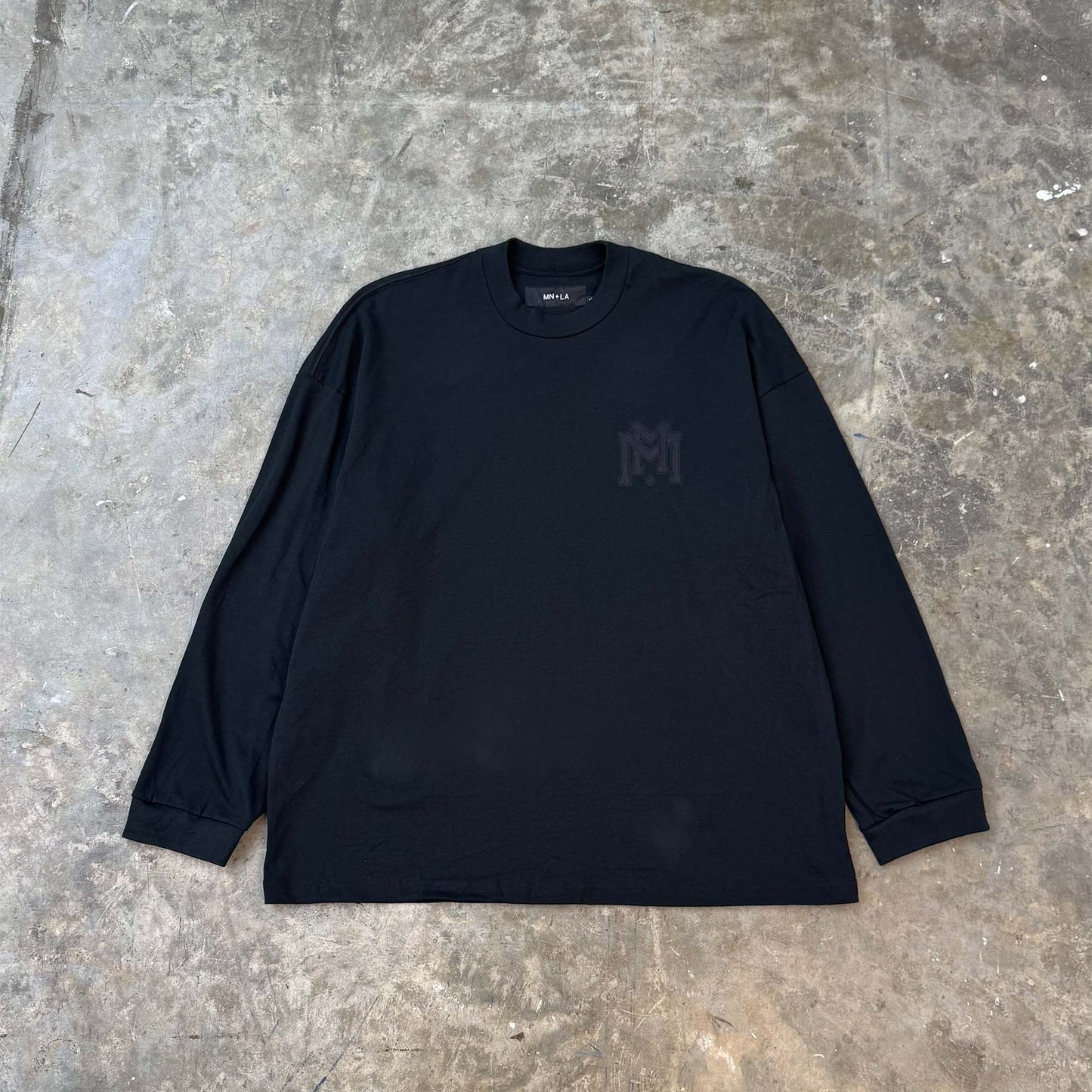 M'$ UNIVERSITY V2 LONGSLEEVE TEE IN CAVIAR