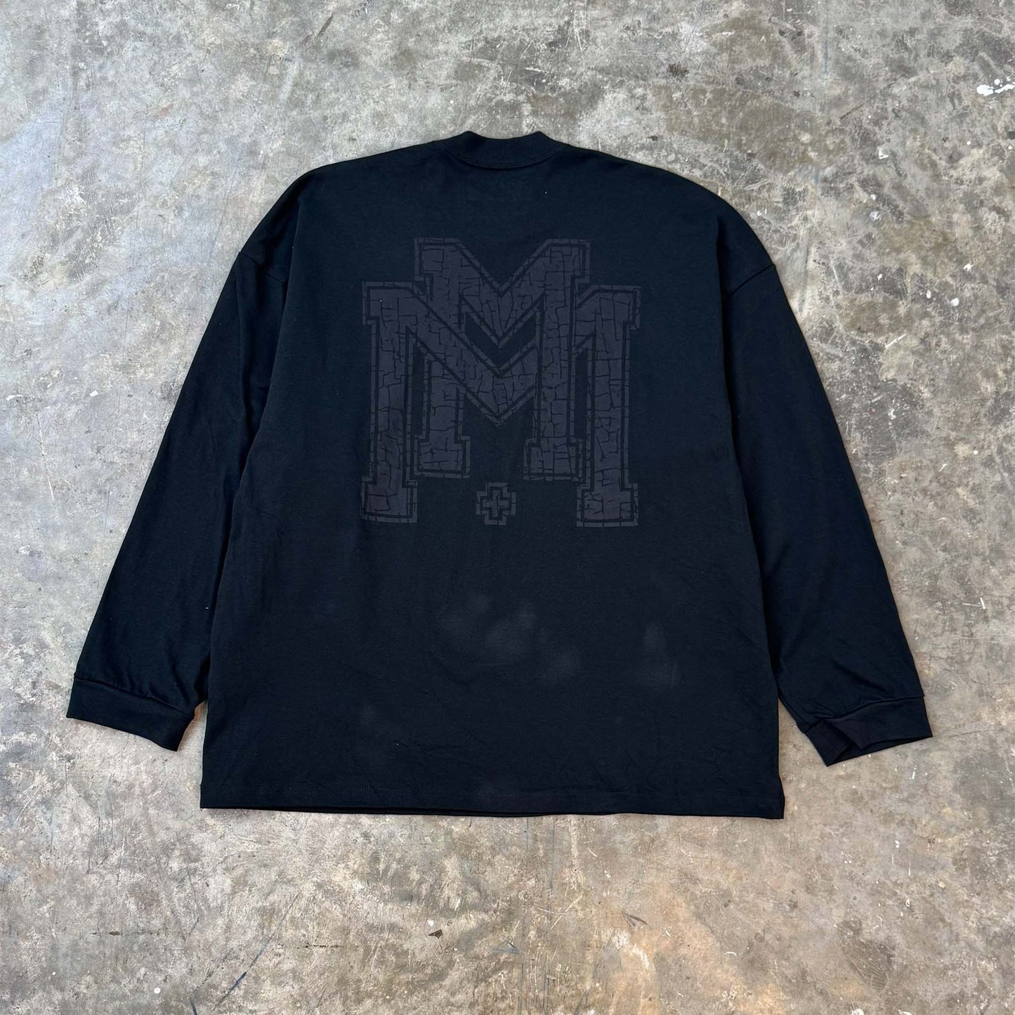 M'$ UNIVERSITY V2 LONGSLEEVE TEE IN CAVIAR