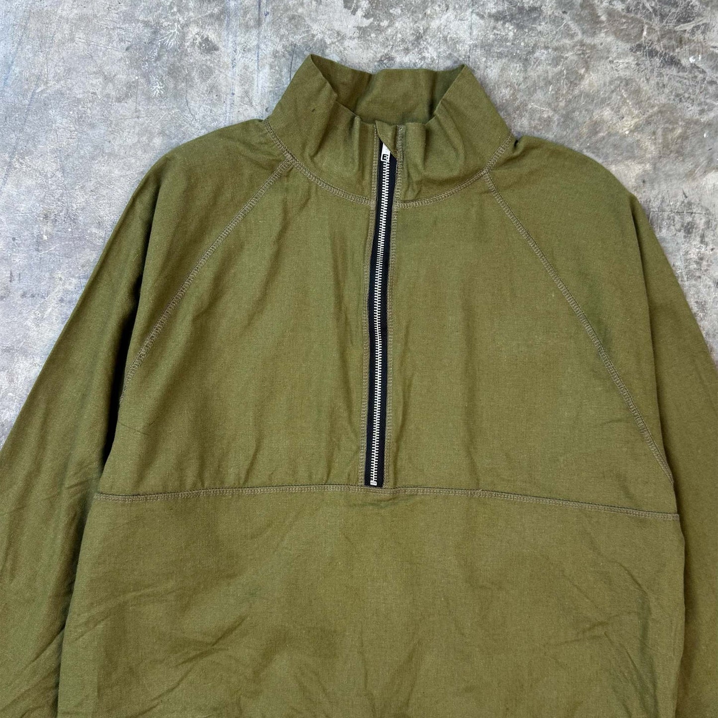 QUARTER ZIP L/S TEE V2 IN OLIVE