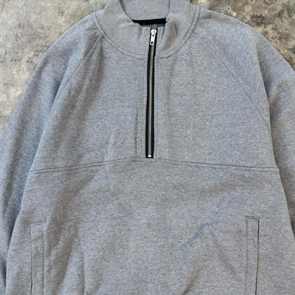 QUARTER ZIP SWEATSHIRT IN HEATHER GREY