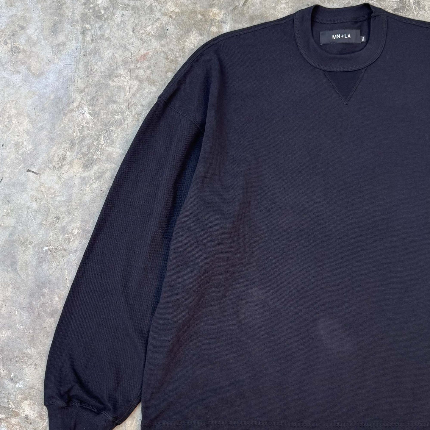 WAFFLE WEAVE MILITIA LONGSLEEVE TEE IN ANTHRACITE