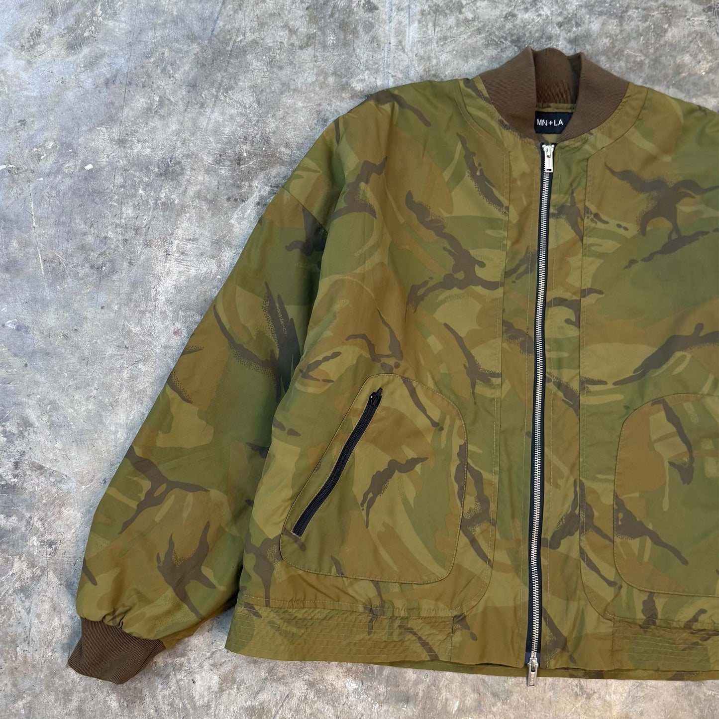 "FLOW" BOMBER JACKET IN JUNGLE CAMO