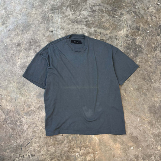 BOX LITE TEE IN CEMENT GREY