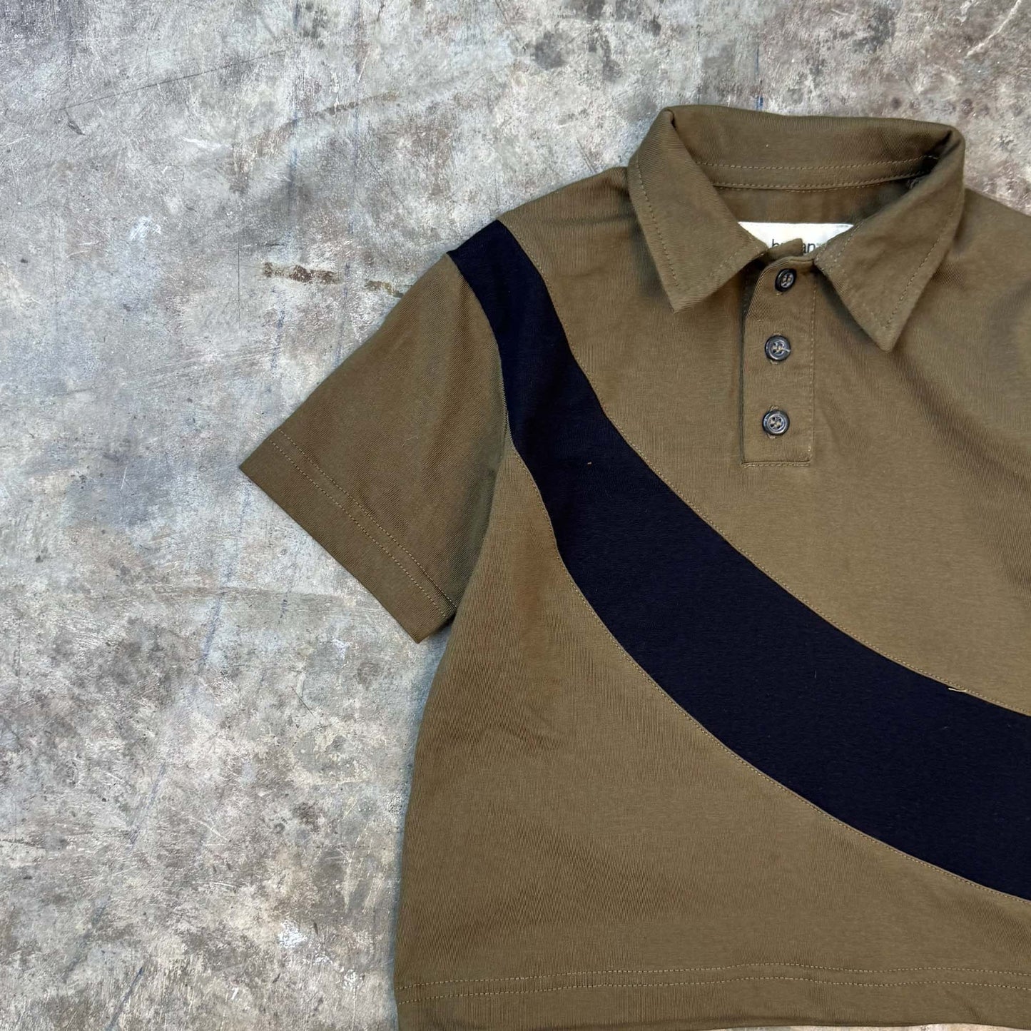 LITTLE HUMAN™ ARC S/S POLO SHIRT IN OLIVE