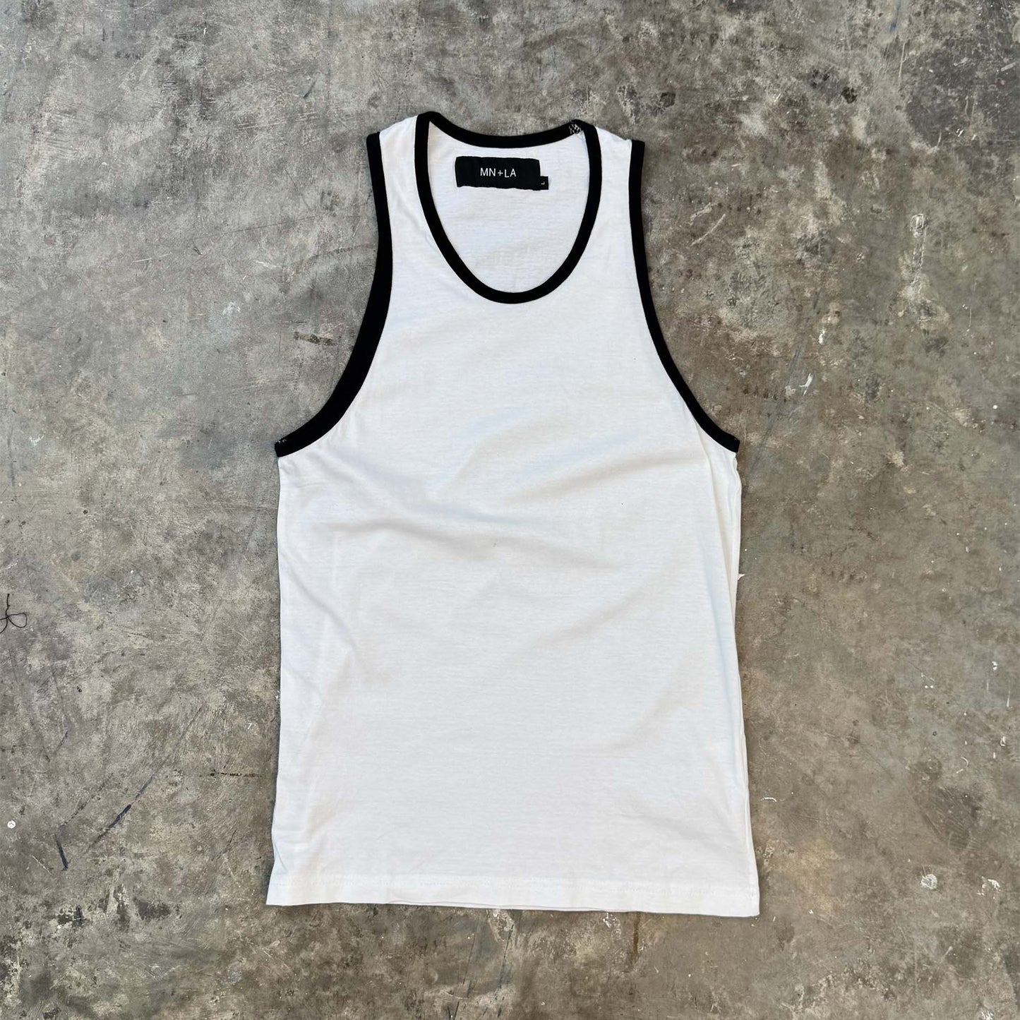 UNDERSHIRT IN WHITE