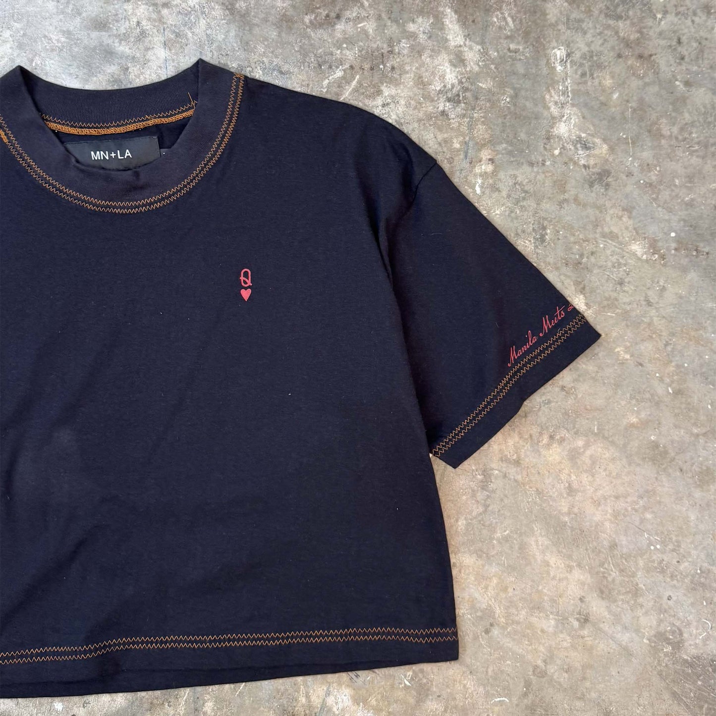 QUEEN OF HEARTS TEE IN CAVIAR